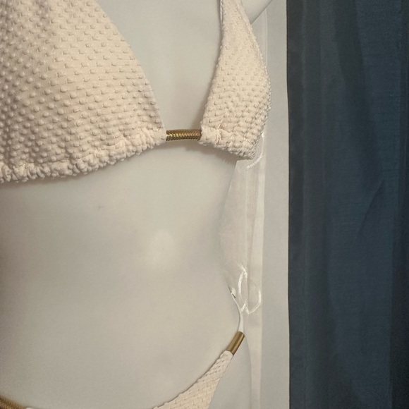 Elegant Cream Textured Bikini - Picture 3 of 5